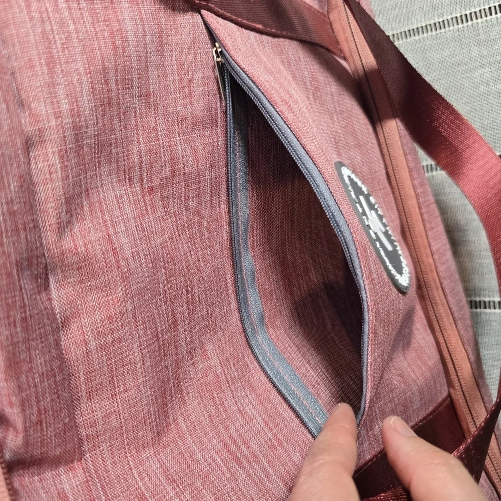 WEEKEND EIGHT TRAVEL BAG COOLER INSULATED LINED( 5 compartments)